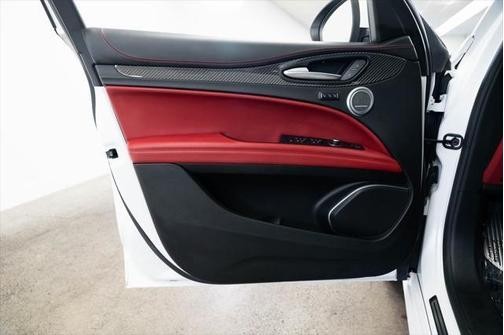 2018 Alfa Romeo Stelvio Quadrifoglio