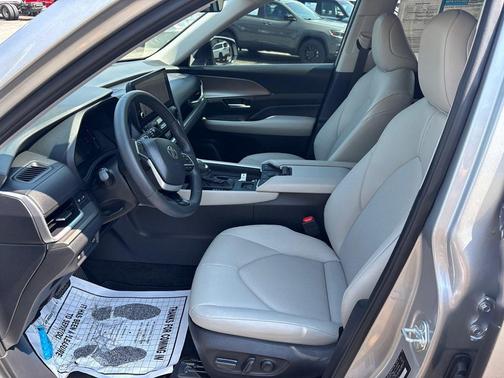 2024 Toyota Grand Highlander Hybrid XLE