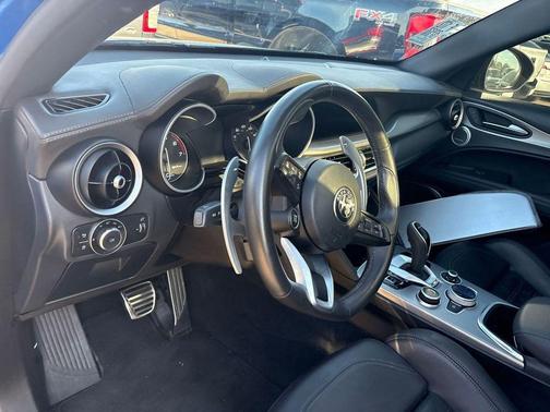 2022 Alfa Romeo Stelvio Veloce