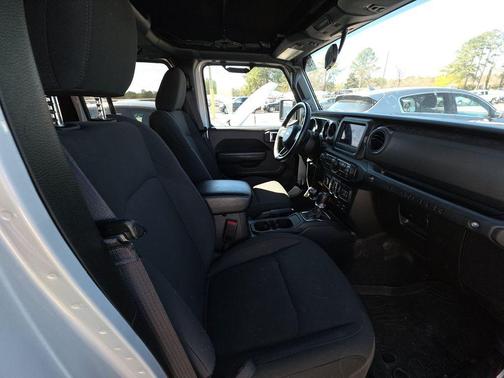 Silver Zynith Clearcoat 2023 Jeep Wrangler 4xe Willys