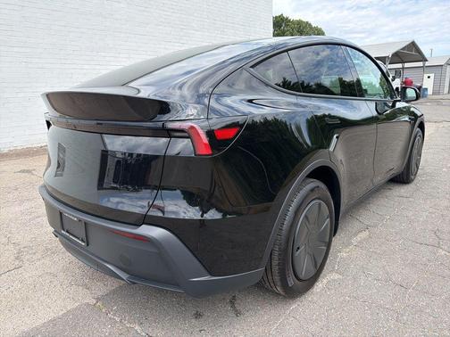 Diamond Black 2026 Tesla Model Y Rear-Wheel Drive