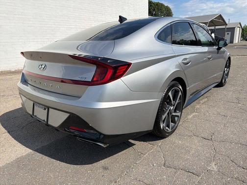 Shimmering Silver Pearl 2022 Hyundai SONATA SEL Plus