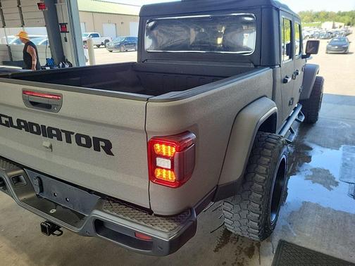 2021 Jeep Gladiator Willys 4x4