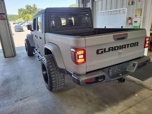 2021 Jeep Gladiator Willys 4x4