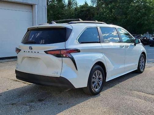 2021 Toyota Sienna XLE 7 Passenger