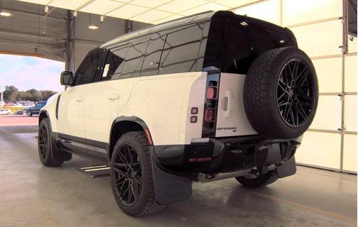 Fuji White 2023 Land Rover Defender 110 X-Dynamic SE