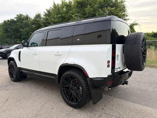 Fuji White 2023 Land Rover Defender 110 X-Dynamic SE