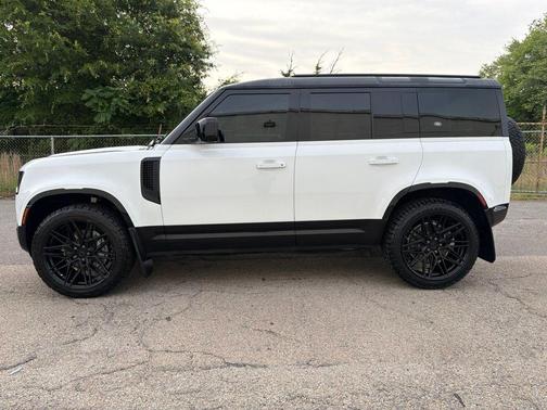 Fuji White 2023 Land Rover Defender 110 X-Dynamic SE