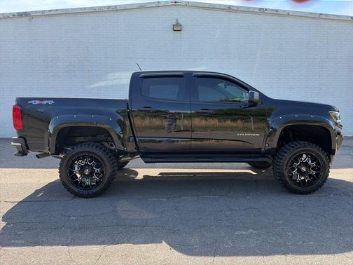 Black 2022 Chevrolet Colorado WT