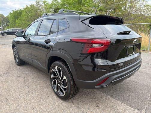 Mosaic Black Metallic 2026 Chevrolet Trax ACTIV