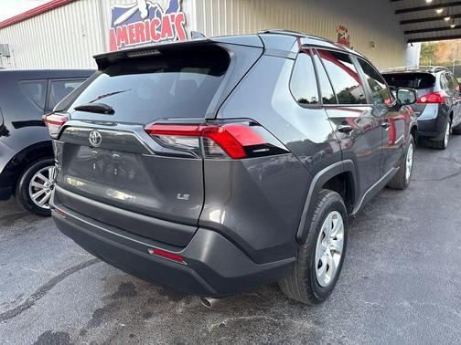 2020 Toyota RAV4 LE