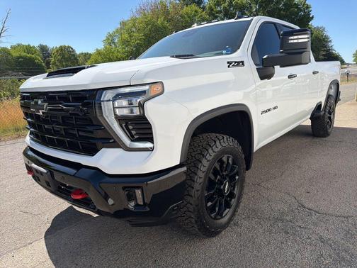 Summit White 2026 Chevrolet Silverado 2500 LT