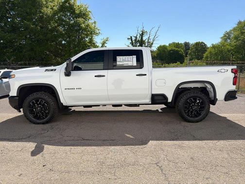 Summit White 2026 Chevrolet Silverado 2500 LT
