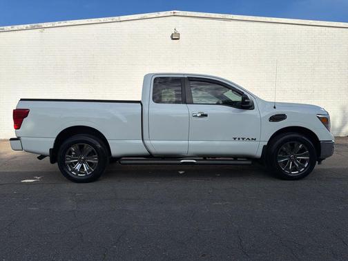 Glacier White 2017 Nissan Titan SV
