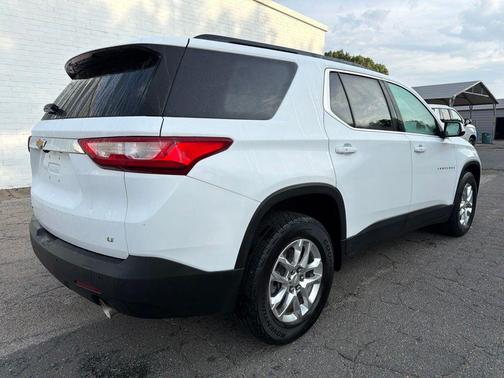 Summit White 2021 Chevrolet Traverse LT Leather