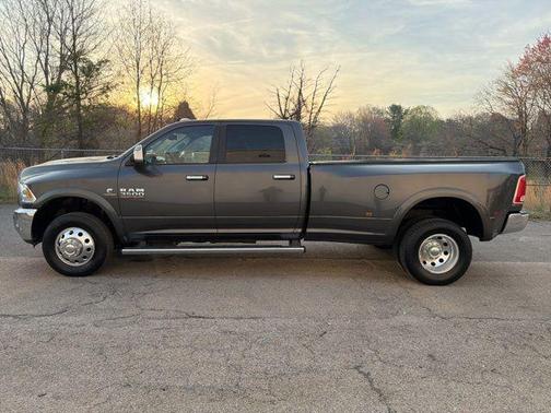 Granite Crystal Metallic Clearcoat 2018 RAM 3500 Laramie