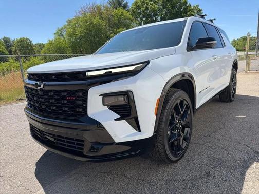 Polar White Tricoat 2026 Chevrolet Traverse RS