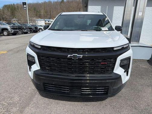 Polar White Tricoat 2026 Chevrolet Traverse RS