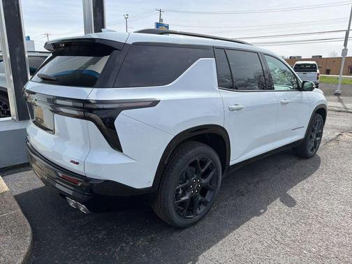 Polar White Tricoat 2026 Chevrolet Traverse RS
