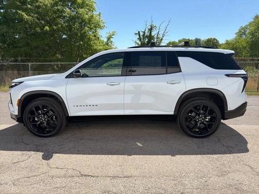 Polar White Tricoat 2026 Chevrolet Traverse RS