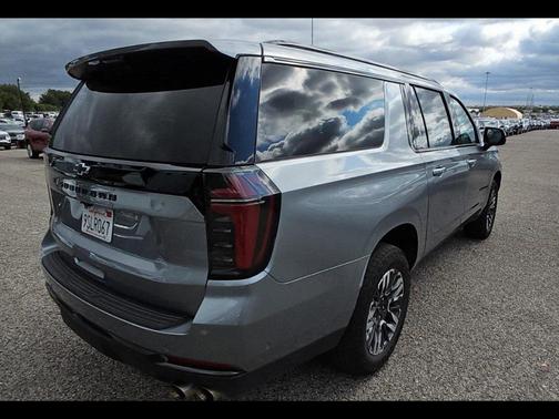 2025 Chevrolet Suburban 4WD Z71