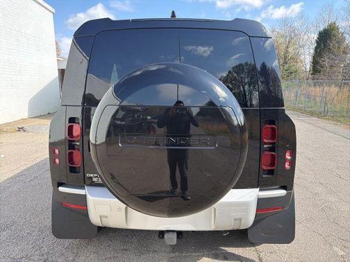 2025 Land Rover Defender 110 P400 X