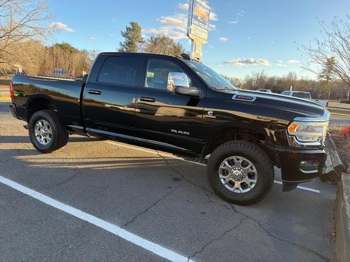 2024 RAM 3500 Laramie Crew Cab 4x4 6'4' Box