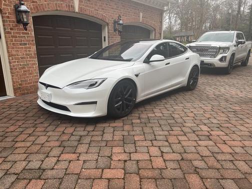 Photo 3 of 10 of 2022 Tesla Model S Plaid