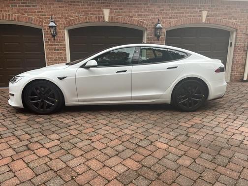 Photo 1 of 10 of 2022 Tesla Model S Plaid