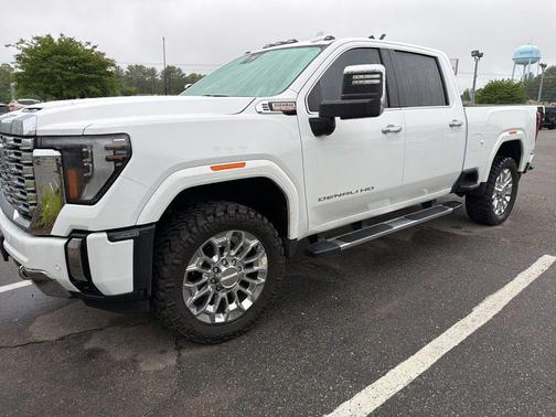 Summit White 2024 GMC Sierra 2500 Denali