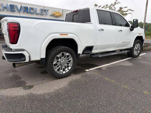 Summit White 2024 GMC Sierra 2500 Denali
