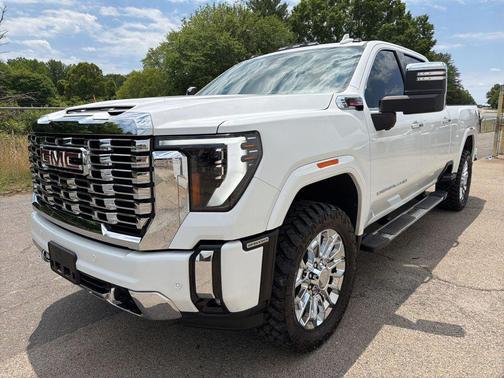 Summit White 2024 GMC Sierra 2500 Denali