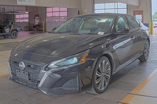 Super Black Clearcoat 2023 Nissan Altima 2.5 SL