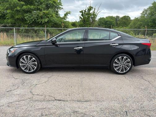 Super Black Clearcoat 2023 Nissan Altima 2.5 SL
