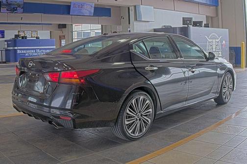 Super Black Clearcoat 2023 Nissan Altima 2.5 SL