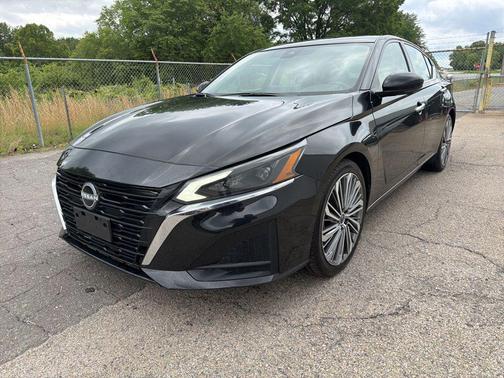 Super Black Clearcoat 2023 Nissan Altima 2.5 SL