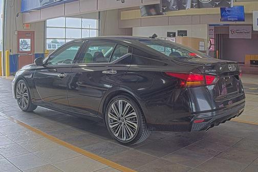 Super Black Clearcoat 2023 Nissan Altima 2.5 SL