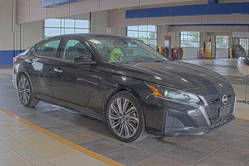Super Black Clearcoat 2023 Nissan Altima 2.5 SL