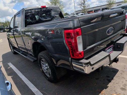 Magnetic Metallic 2018 Ford F-350 Lariat