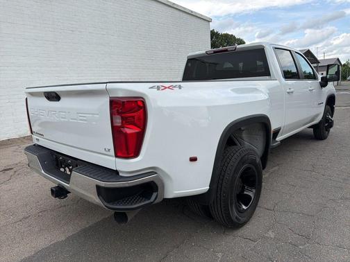 Summit White 2024 Chevrolet Silverado 3500 LT