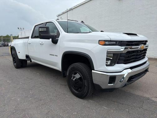 Summit White 2024 Chevrolet Silverado 3500 LT