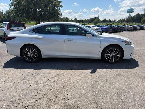 Eminent White Pearl 2023 Lexus ES 250 Base