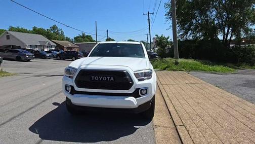 Super White 2016 Toyota Tacoma Limited