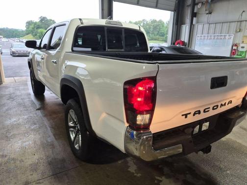 Super White 2016 Toyota Tacoma Limited
