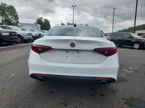 2017 Alfa Romeo Giulia Base