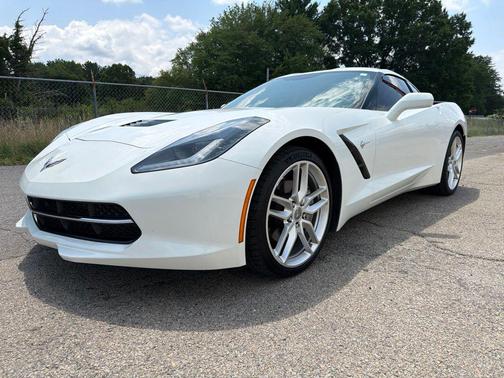 Arctic White 2019 Chevrolet Corvette Stingray