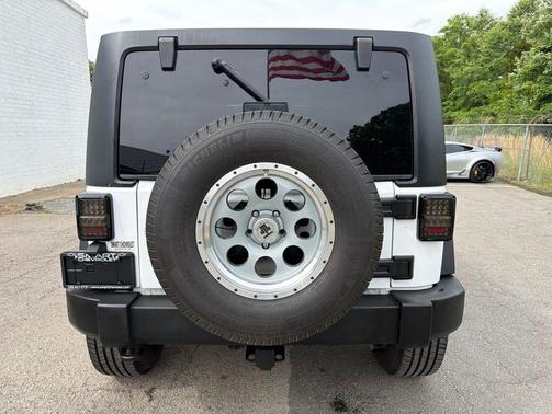 Bright White Clearcoat 2011 Jeep Wrangler Unlimited Rubicon