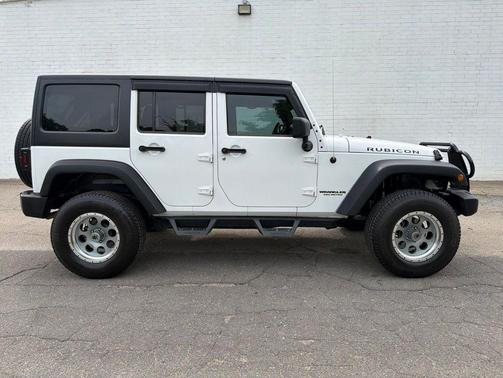 Bright White Clearcoat 2011 Jeep Wrangler Unlimited Rubicon