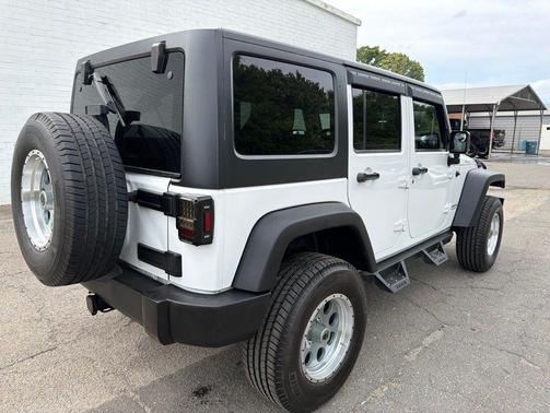 Bright White Clearcoat 2011 Jeep Wrangler Unlimited Rubicon