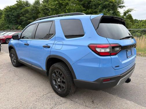 Diffused Sky Pearl 2025 Honda Pilot TrailSport